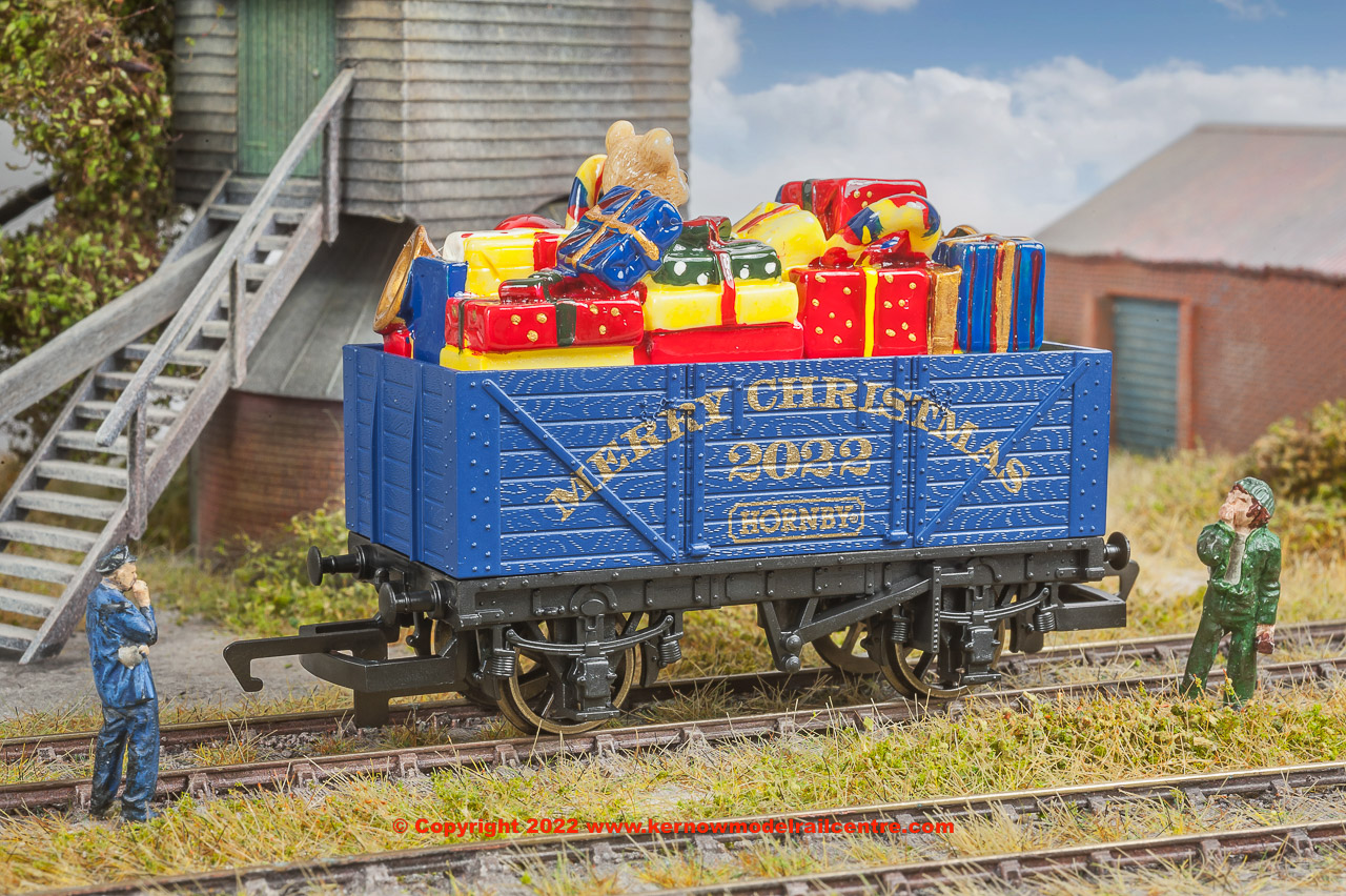 R60074 Hornby Christmas Wagon 2022
